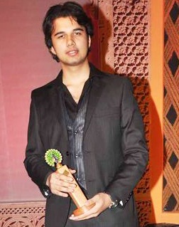 Avinash aims to become a big name in Bollywood